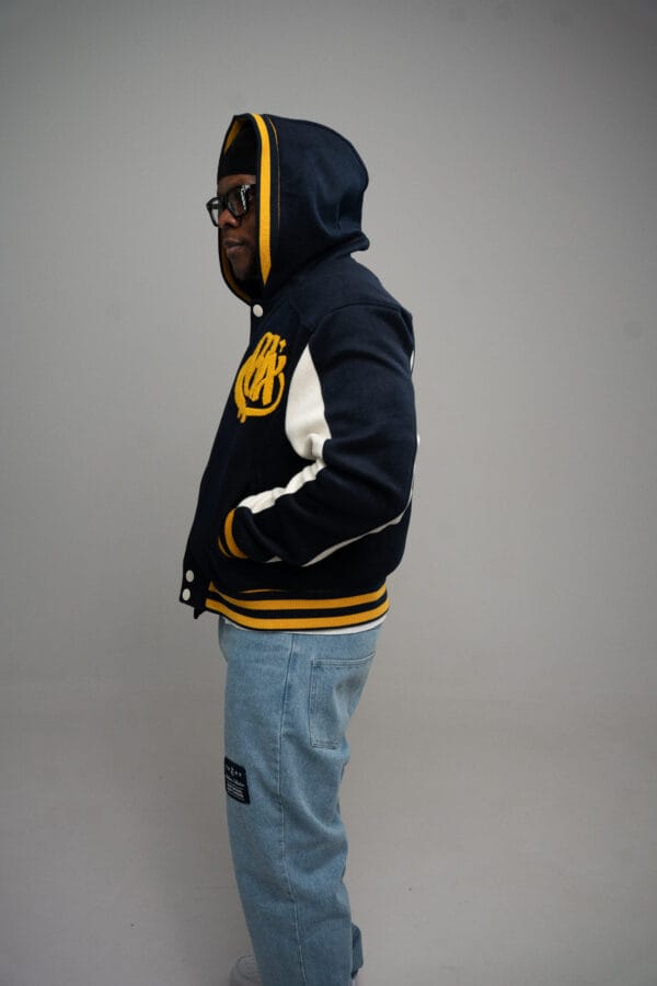 GRADOX relaxed fit denim jeans, model wearing size M